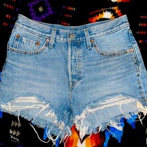 Cute studded Levi shorts
